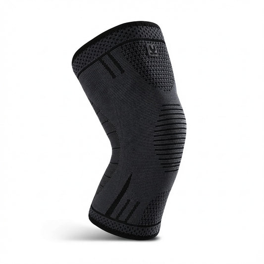 Genouillère de compression FlexoZen noire portée sur genou